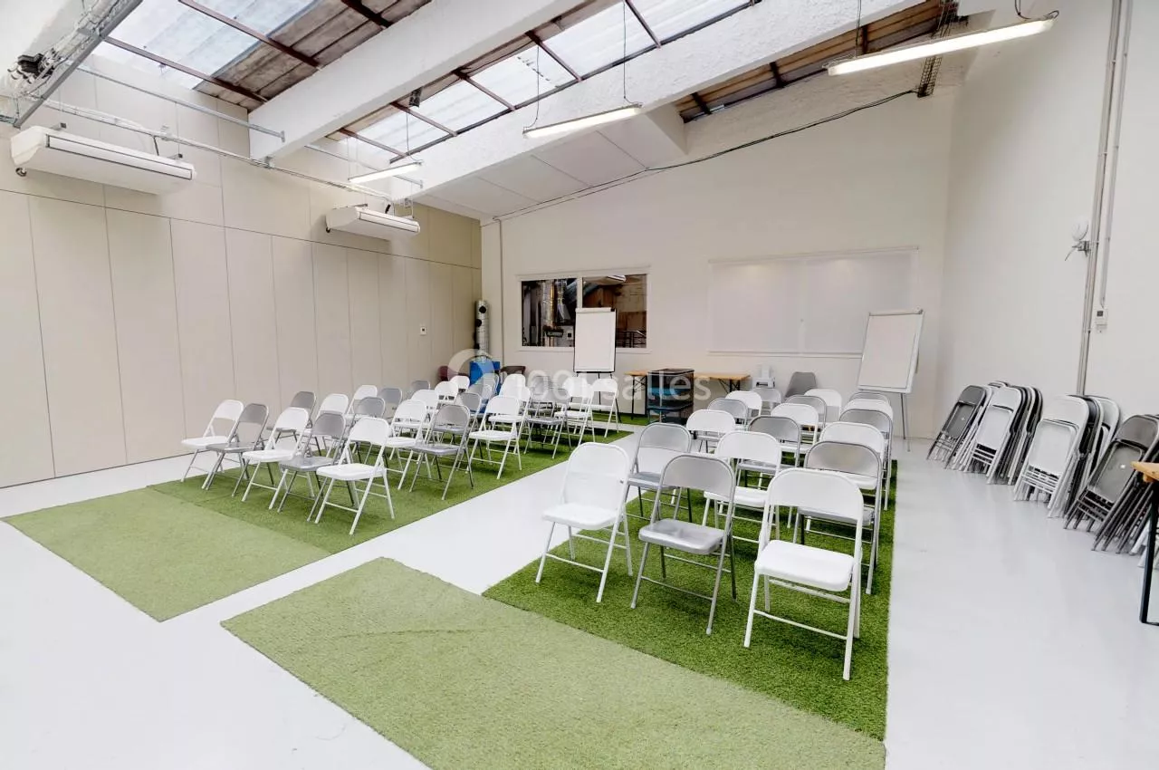 Lab'Oïkos - Cité de la RSE et de l'impact - salle de réunion originale avec lumière naturelle Toulouse