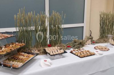 Miniature Traiteur Marles-en-Brie (Seine-et-Marne) - Eclat des Saveurs #6 Assiette composée de foie gras, gelée, pain brioché, tranches d'orange, groseilles, jeunes pousses et graines noires.