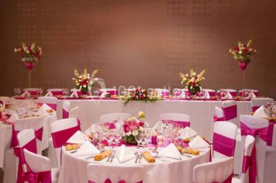 Miniature Traiteur Marles-en-Brie (Seine-et-Marne) - Eclat des Saveurs #13 Assiette composée de foie gras, gelée, pain brioché, tranches d'orange, groseilles, jeunes pousses et graines noires.