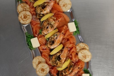 Miniature Traiteur Marles-en-Brie (Seine-et-Marne) - Eclat des Saveurs #25 Assiette composée de foie gras, gelée, pain brioché, tranches d'orange, groseilles, jeunes pousses et graines noires.