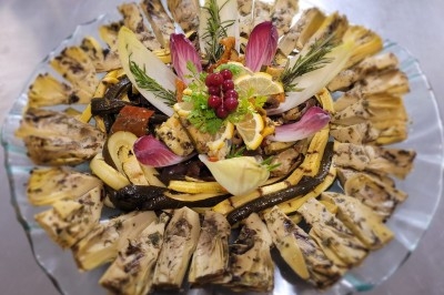 Miniature Traiteur Marles-en-Brie (Seine-et-Marne) - Eclat des Saveurs #31 Assiette composée de foie gras, gelée, pain brioché, tranches d'orange, groseilles, jeunes pousses et graines noires.