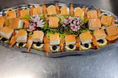 Miniature Traiteur Marles-en-Brie (Seine-et-Marne) - Eclat des Saveurs #37 Assiette composée de foie gras, gelée, pain brioché, tranches d'orange, groseilles, jeunes pousses et graines noires.