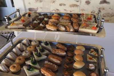 Miniature Traiteur Marles-en-Brie (Seine-et-Marne) - Eclat des Saveurs #57 Assiette composée de foie gras, gelée, pain brioché, tranches d'orange, groseilles, jeunes pousses et graines noires.