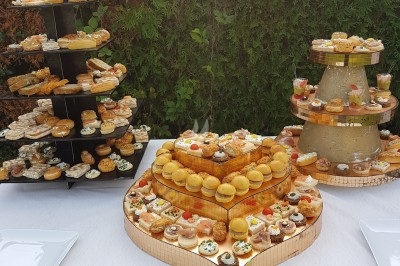 Miniature Traiteur Marles-en-Brie (Seine-et-Marne) - Eclat des Saveurs #69 Assiette composée de foie gras, gelée, pain brioché, tranches d'orange, groseilles, jeunes pousses et graines noires.