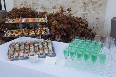 Miniature Traiteur Marles-en-Brie (Seine-et-Marne) - Eclat des Saveurs #78 Assiette composée de foie gras, gelée, pain brioché, tranches d'orange, groseilles, jeunes pousses et graines noires.