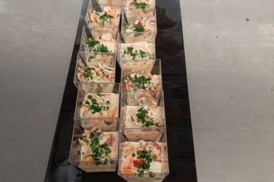 Miniature Traiteur Marles-en-Brie (Seine-et-Marne) - Eclat des Saveurs #84 Assiette composée de foie gras, gelée, pain brioché, tranches d'orange, groseilles, jeunes pousses et graines noires.