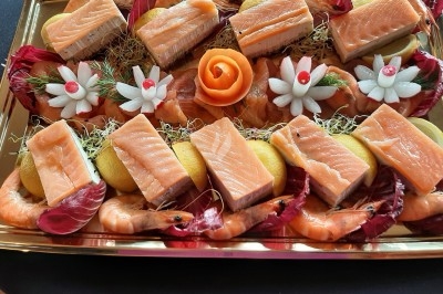 Miniature Traiteur Marles-en-Brie (Seine-et-Marne) - Eclat des Saveurs #86 Assiette composée de foie gras, gelée, pain brioché, tranches d'orange, groseilles, jeunes pousses et graines noires.