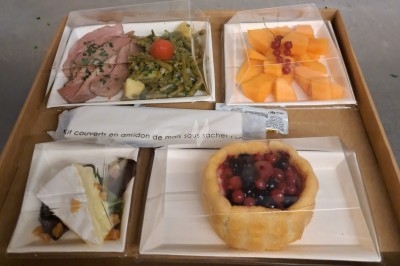 Miniature Traiteur Marles-en-Brie (Seine-et-Marne) - Eclat des Saveurs #118 Assiette composée de foie gras, gelée, pain brioché, tranches d'orange, groseilles, jeunes pousses et graines noires.