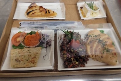 Miniature Traiteur Marles-en-Brie (Seine-et-Marne) - Eclat des Saveurs #121 Assiette composée de foie gras, gelée, pain brioché, tranches d'orange, groseilles, jeunes pousses et graines noires.