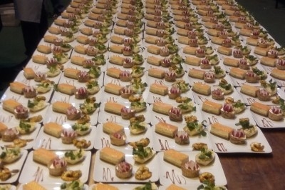 Miniature Traiteur Marles-en-Brie (Seine-et-Marne) - Eclat des Saveurs #125 Assiette composée de foie gras, gelée, pain brioché, tranches d'orange, groseilles, jeunes pousses et graines noires.