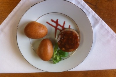 Miniature Traiteur Marles-en-Brie (Seine-et-Marne) - Eclat des Saveurs #151 Assiette composée de foie gras, gelée, pain brioché, tranches d'orange, groseilles, jeunes pousses et graines noires.