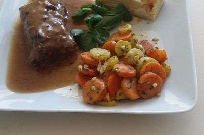 Miniature Traiteur Marles-en-Brie (Seine-et-Marne) - Eclat des Saveurs #167 Assiette composée de foie gras, gelée, pain brioché, tranches d'orange, groseilles, jeunes pousses et graines noires.