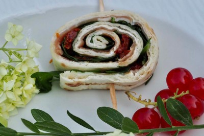 Miniature Traiteur Comines (Nord) - France Evenement Traiteur #10 Assiette gastronomique composée de viande en sauce, légumes variés, samoussa et décoration raffinée.