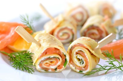 Miniature Traiteur Comines (Nord) - France Evenement Traiteur #15 Assiette gastronomique composée de viande en sauce, légumes variés, samoussa et décoration raffinée.