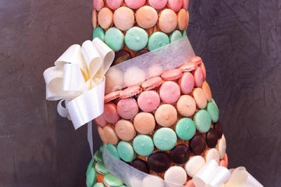 Miniature Traiteur Cloyes-les-Trois-Rivières (Eure-et-Loir) - Le Saint Jacques #6 Assiette gastronomique avec trois noix de Saint-Jacques sur des légumes colorés, décorée de fines tranches et d'herbes.