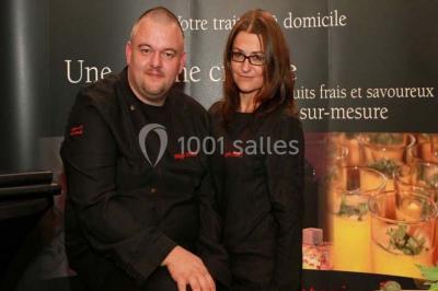 Miniature Traiteur Gottesheim (Bas-Rhin) - Crazy Cook Catering #2 Assiette de magret de canard tranché, nappé de sauce, garni de légumes émincés et accompagné de chips de crevettes.