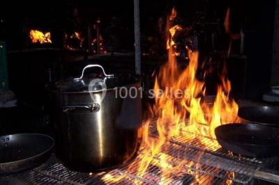 Miniature Traiteur Gottesheim (Bas-Rhin) - Crazy Cook Catering #17 Assiette de magret de canard tranché, nappé de sauce, garni de légumes émincés et accompagné de chips de crevettes.