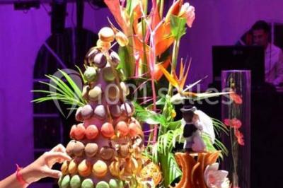 Miniature Traiteur Gottesheim (Bas-Rhin) - Crazy Cook Catering #24 Assiette de magret de canard tranché, nappé de sauce, garni de légumes émincés et accompagné de chips de crevettes.