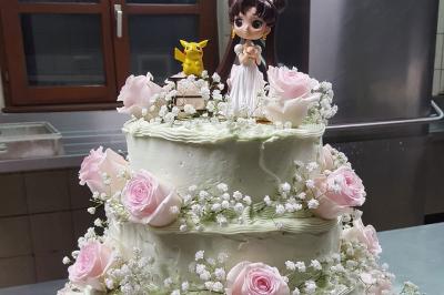 Miniature Traiteur Gottesheim (Bas-Rhin) - Crazy Cook Catering #31 Assiette de magret de canard tranché, nappé de sauce, garni de légumes émincés et accompagné de chips de crevettes.