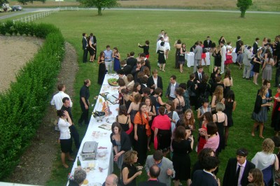 Miniature La Longère extérieur Chambre mansardée avec deux lits simples, parquet clair, poutres apparentes et lumière naturelle provenant d'un velux.