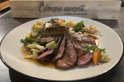 Miniature Traiteur Ormoy-Villers (Oise) - Crêpe House #41 Plateau à étages avec des coquilles garnies de crevettes, légumes et herbes, présenté sur une table de buffet.