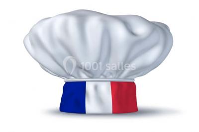 Miniature Traiteur Cuverville (Calvados) - Traiteur Calvados #15 Tour de coupes en verre illuminée et gâteau à étages décoré de fleurs roses sur une table de réception.