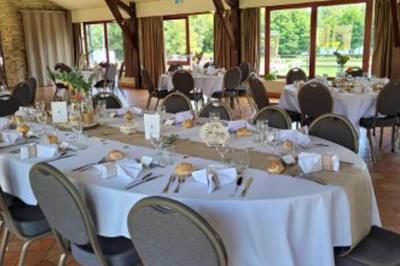 Miniature Traiteur Sainte-Luce-sur-Loire (Loire-Atlantique) - Le Petit Luce #39 Bol de farine, fouet métallique, citrons, zesteur, beurre et noisettes posés sur une planche en bois.