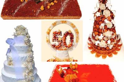 Miniature Traiteur Bezons (Val-d'Oise) - 3G Réceptions #10 Gâteau à trois étages décoré de motifs dorés, plumes blanches et perles, avec une inscription d'anniversaire.