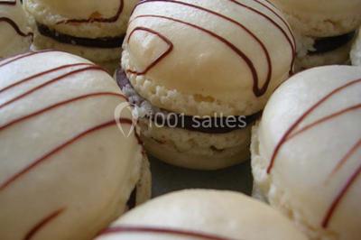 Miniature Traiteur Doussard (Haute-Savoie) - Frederic Fouquet Créateur d'Emotions Culinaires #4 Boule panée garnie de pinces de crabe, posée sur une tranche de gratin, décorée d'aneth sur une assiette blanche.
