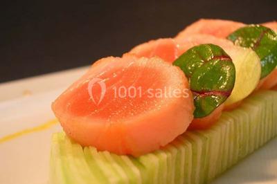 Miniature Traiteur Doussard (Haute-Savoie) - Frederic Fouquet Créateur d'Emotions Culinaires #13 Boule panée garnie de pinces de crabe, posée sur une tranche de gratin, décorée d'aneth sur une assiette blanche.