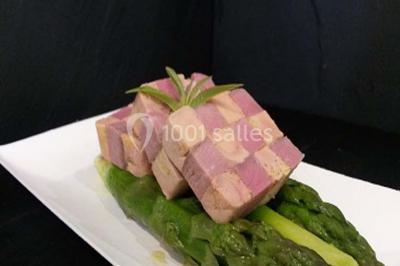 Miniature Traiteur Doussard (Haute-Savoie) - Frederic Fouquet Créateur d'Emotions Culinaires #17 Boule panée garnie de pinces de crabe, posée sur une tranche de gratin, décorée d'aneth sur une assiette blanche.