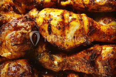 Miniature Traiteur Champigny-sur-Marne (Val-de-Marne) - La Cocotte Mobile #8 Illustration d'une poule stylisée en mouvement avec le texte ’La Cocotte Mobile’ sur un fond circulaire.