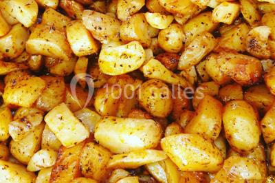 Miniature Traiteur Champigny-sur-Marne (Val-de-Marne) - La Cocotte Mobile #15 Illustration d'une poule stylisée en mouvement avec le texte ’La Cocotte Mobile’ sur un fond circulaire.