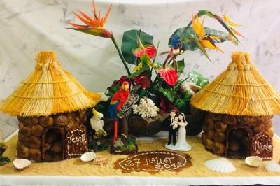 Miniature Traiteur Sorgues (Vaucluse) - Alliance Organisation #16 Plateau de pâté en croûte décoré de légumes frais, tranches de tomate, concombre et garniture de salade verte.