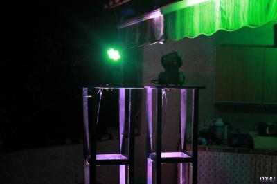 Miniature DJ Carcès (Var) - Lou Cade événementiel #13 Équipement de sonorisation installé en extérieur sous une tente blanche, entouré de végétation.