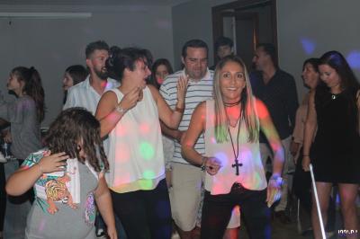 Miniature DJ Carcès (Var) - Lou Cade événementiel #10 Équipement de sonorisation installé en extérieur sous une tente blanche, entouré de végétation.