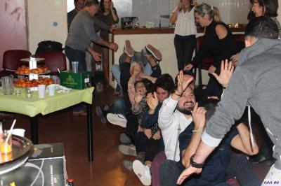 Miniature DJ Carcès (Var) - Lou Cade événementiel #9 Équipement de sonorisation installé en extérieur sous une tente blanche, entouré de végétation.