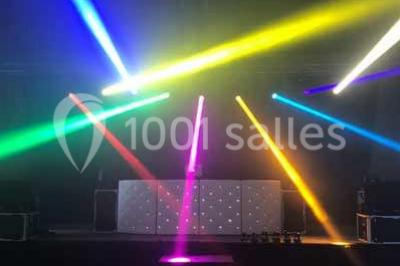 Miniature DJ Gignac-la-Nerthe (Bouches-du-Rhône) - Why Not Animation #6 Platines DJ éclairées avec des boutons lumineux colorés et des reflets métalliques dans une ambiance sombre.