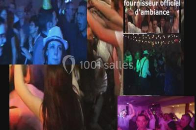 Miniature DJ Pau (Pyrénées-Atlantiques) - DJ Kasimodo #10 Des personnes souriantes lèvent les bras et posent devant un écran dans une ambiance festive en intérieur.