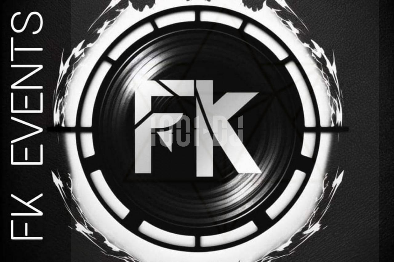 Logo FK Events avec des lettres stylisées au centre d'un cercle noir et blanc entouré de motifs enflammés.
