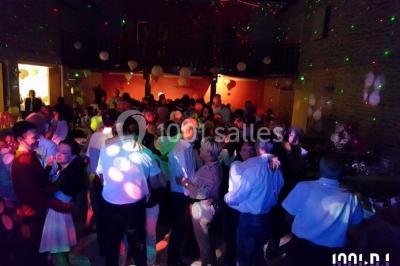 Miniature DJ Troyes (Aube) - Mikl3 Evènement #3 Texte ’Mikl3 Évènement’ en rouge et noir sur fond blanc, avec un petit logo violet en bas à droite.