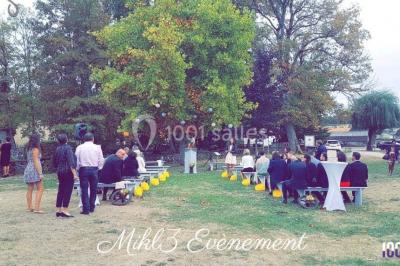 Miniature DJ Troyes (Aube) - Mikl3 Evènement #5 Texte ’Mikl3 Évènement’ en rouge et noir sur fond blanc, avec un petit logo violet en bas à droite.