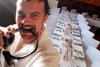 Miniature DJ Troyes (Aube) - Mikl3 Evènement #7 Texte ’Mikl3 Évènement’ en rouge et noir sur fond blanc, avec un petit logo violet en bas à droite.