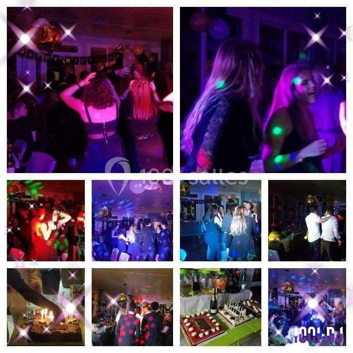 Groupe de personnes dansant et discutant lors d'une fête avec éclairages colorés et ambiance festive.