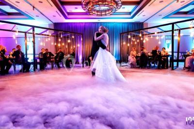 Miniature DJ Saint-Jory (Haute-Garonne) - Passion Zyk #2 Scène équipée de matériel de sonorisation et d'éclairage, avec une table de mixage et des projecteurs bleus.