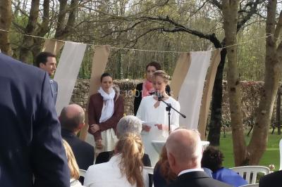 Miniature DJ Tocane-Saint-Apre (Dordogne) - Alliance Animation #8 Installation de matériel audio et éclairage dans une tente, avec une décoration sur le thème d'Halloween.