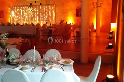 Miniature DJ Tocane-Saint-Apre (Dordogne) - Alliance Animation #10 Installation de matériel audio et éclairage dans une tente, avec une décoration sur le thème d'Halloween.