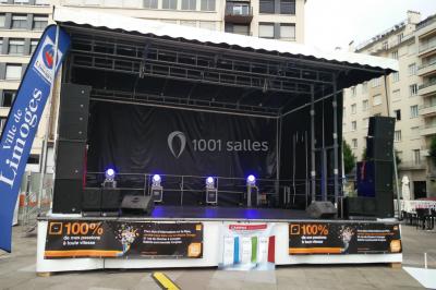 Miniature DJ Tocane-Saint-Apre (Dordogne) - Alliance Animation #21 Installation de matériel audio et éclairage dans une tente, avec une décoration sur le thème d'Halloween.