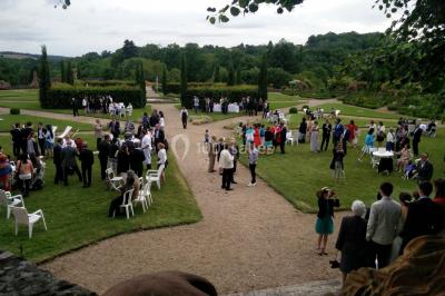 Miniature DJ Tocane-Saint-Apre (Dordogne) - Alliance Animation #25 Installation de matériel audio et éclairage dans une tente, avec une décoration sur le thème d'Halloween.