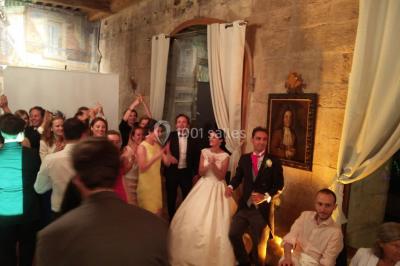 Miniature DJ Tocane-Saint-Apre (Dordogne) - Alliance Animation #27 Installation de matériel audio et éclairage dans une tente, avec une décoration sur le thème d'Halloween.